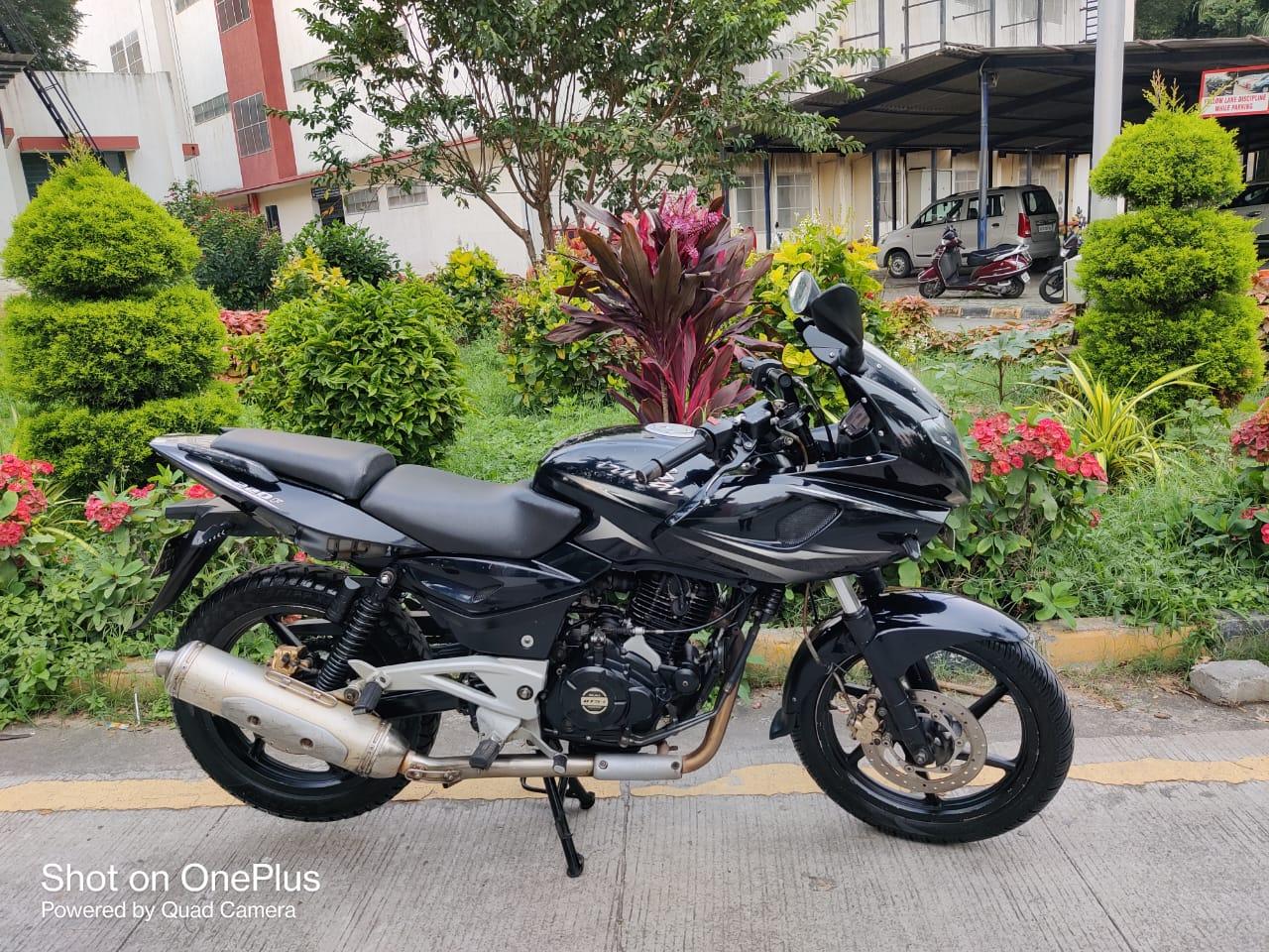 Bajaj Pulsar 200cc 2011