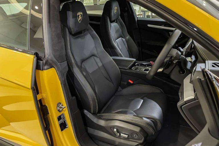 Lamborghini Urus Twin-Turbo V8 2022