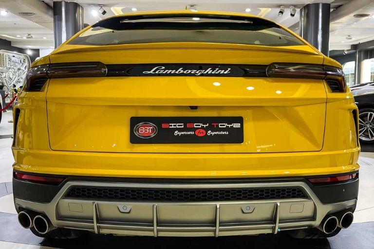 Lamborghini Urus Twin-Turbo V8 2022