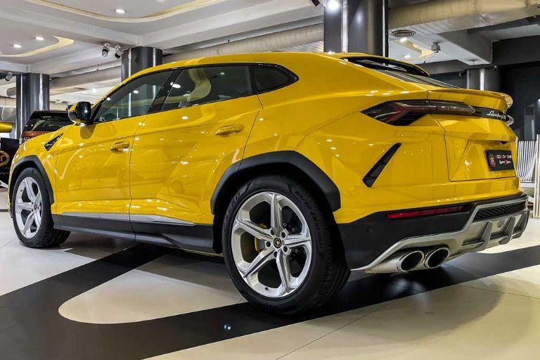 Lamborghini Urus Twin-Turbo V8 2022