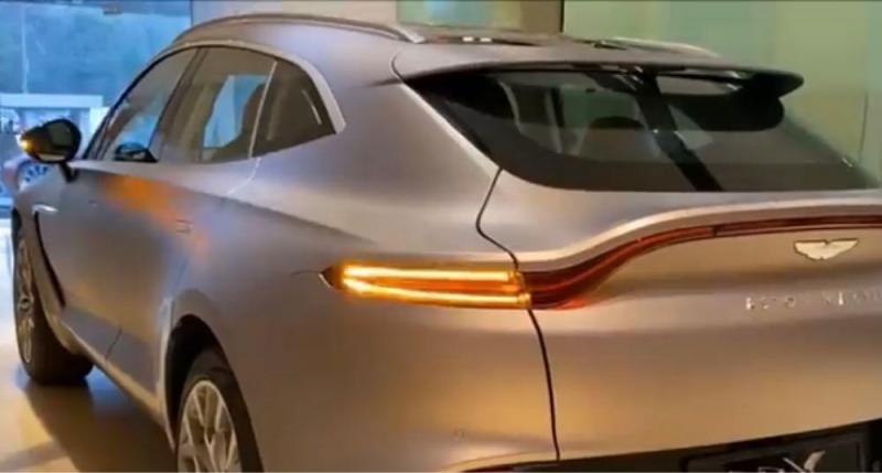 Aston Martin DBX V8 2021