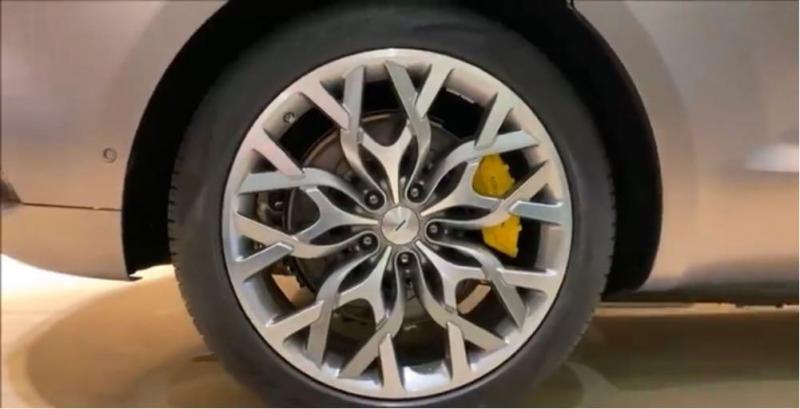 Aston Martin DBX V8 2021