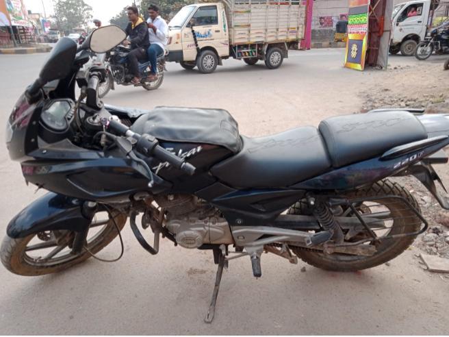 Bajaj Pulsar 220cc 2014