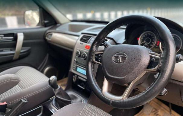 Tata Safari Storme 2.2 EX 4X2 2017