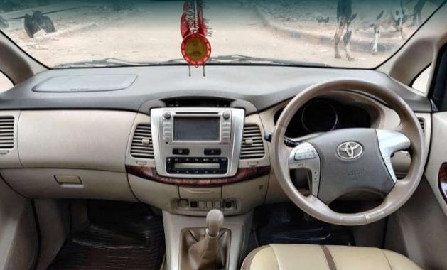 Toyota Innova 2.5 VX 8 STR BS IV 2014