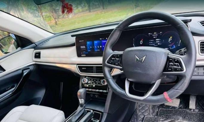 Mahindra XUV700 AX7 DIESEL AT 7 STR 2022