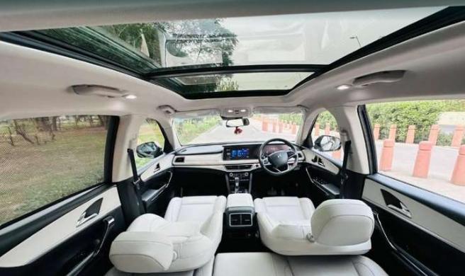 Mahindra XUV700 AX7 DIESEL AT 7 STR 2022