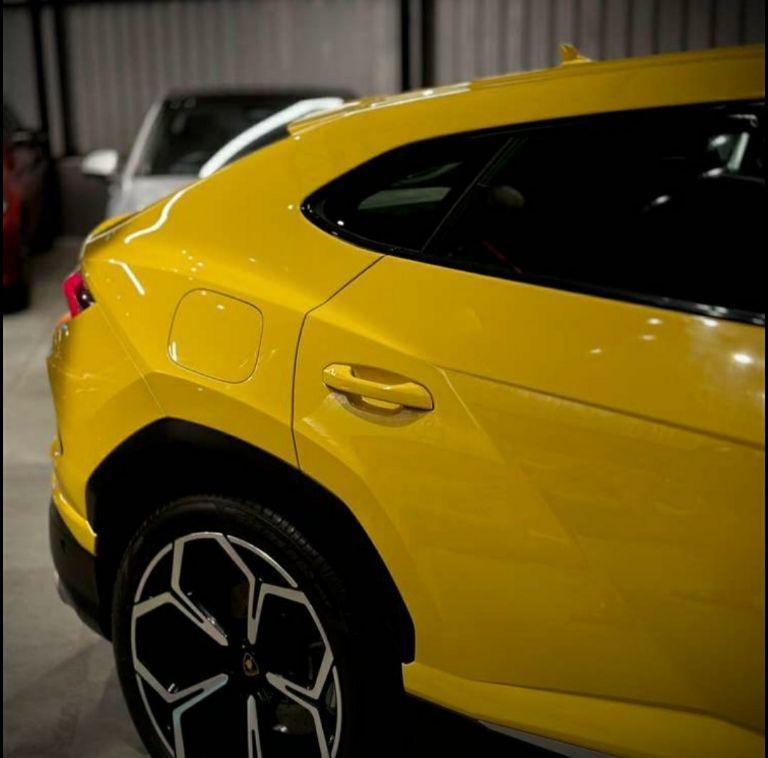 Lamborghini Urus Twin-Turbo V8 2021