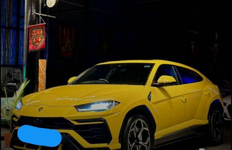 Lamborghini Urus Twin-Turbo V8 2021