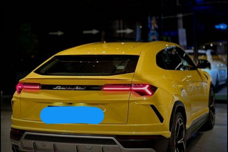 Lamborghini Urus Twin-Turbo V8 2021