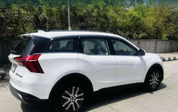 Mahindra XUV700 AX 7 Petrol AT Luxury Pack 7 STR 2022