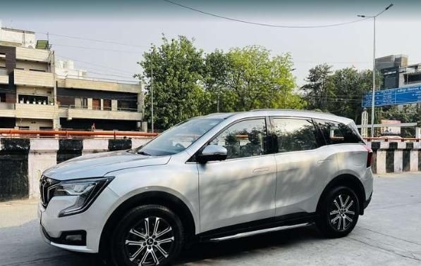 Mahindra XUV700 AX 7 Petrol AT Luxury Pack 7 STR 2022