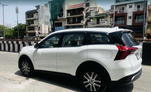 Mahindra XUV700 AX 7 Petrol AT Luxury Pack 7 STR 2022