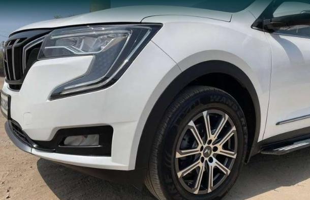 Mahindra XUV700 AX 7 Petrol MT 7 STR 2022