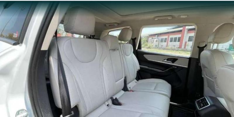 Mahindra XUV700 AX 7 Petrol MT 7 STR 2022