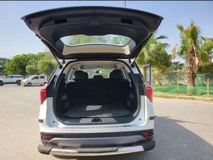 Mahindra XUV700 AX 3 Petrol MT 5 STR E 2022