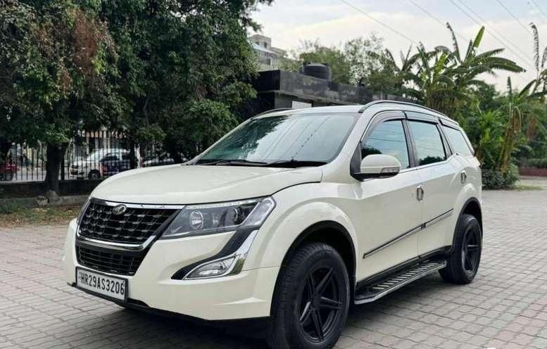 Mahindra XUV500 W7 2018