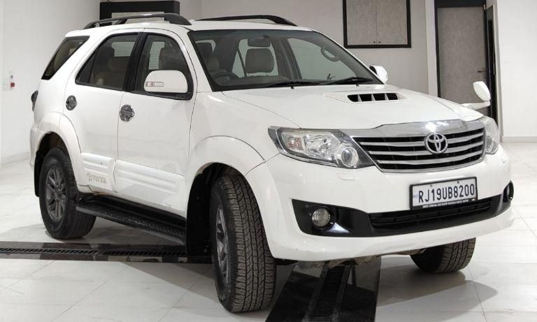 Toyota Fortuner 3.0 4X2 AT 2012