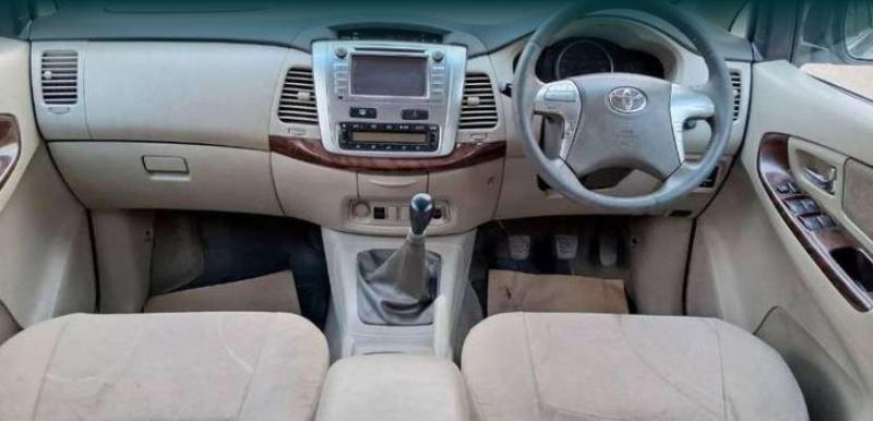 Toyota Innova 2.5 VX 8 STR BS IV 2014
