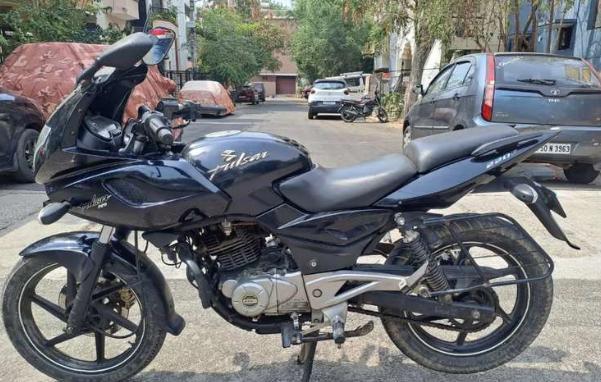 Bajaj Pulsar 220cc 2013