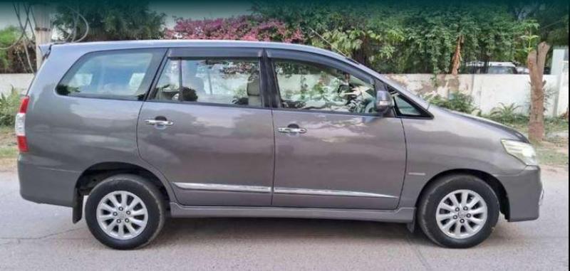 Toyota Innova 2.5 VX 8 STR BS IV 2014