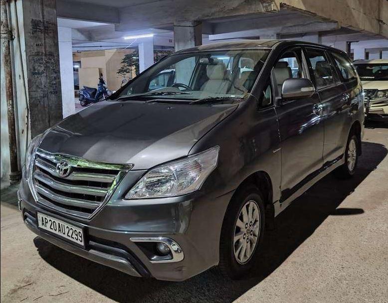 Toyota Innova 2.5 G4 8 STR 2013