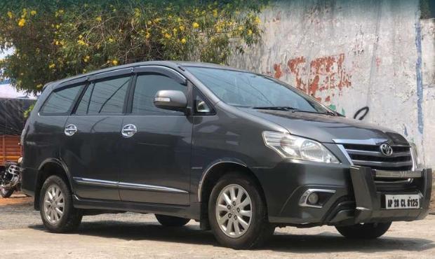 Toyota Innova 2.5 ZX 7 STR BS IV 2014