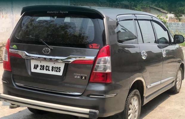 Toyota Innova 2.5 ZX 7 STR BS IV 2014