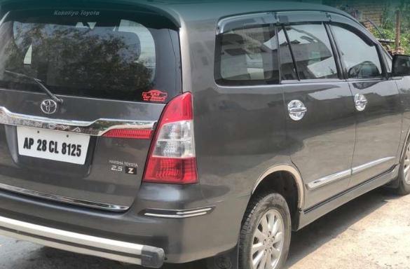 Toyota Innova 2.5 ZX 7 STR BS IV 2014