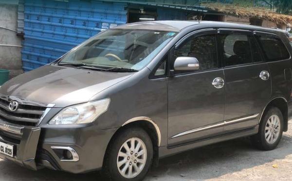 Toyota Innova 2.5 ZX 7 STR BS IV 2014