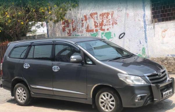 Toyota Innova 2.5 ZX 7 STR BS IV 2014