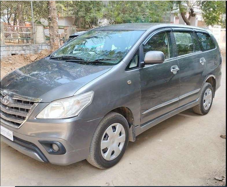 Toyota Innova 2.5 G 8 STR BS IV 2013