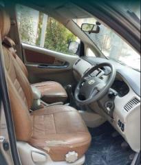 Toyota Innova 2.5 G 8 STR BS IV 2013