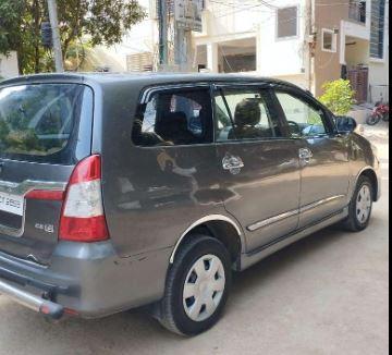 Toyota Innova 2.5 G 8 STR BS IV 2013