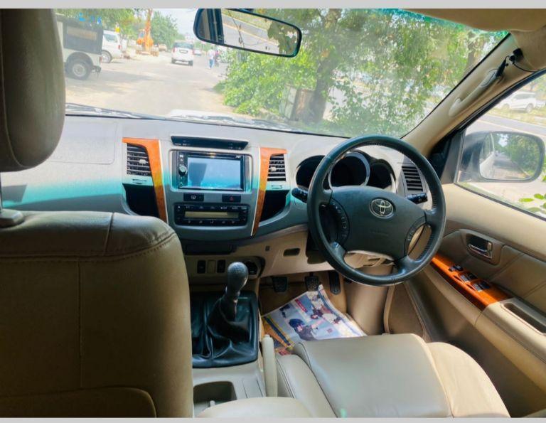 Toyota Fortuner 3.0 4x2 MT 2011