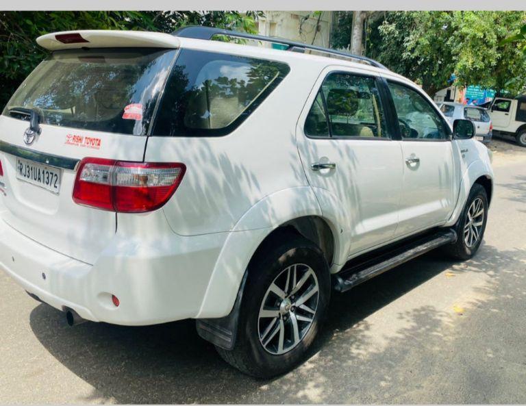 Toyota Fortuner 3.0 4x2 MT 2011
