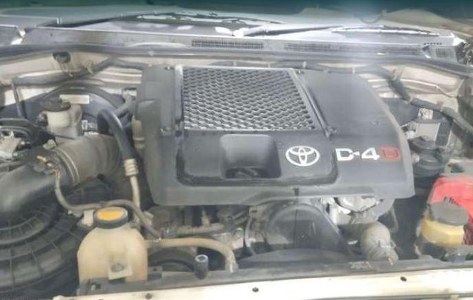 Toyota Fortuner 3.0 4X4 MT 2010