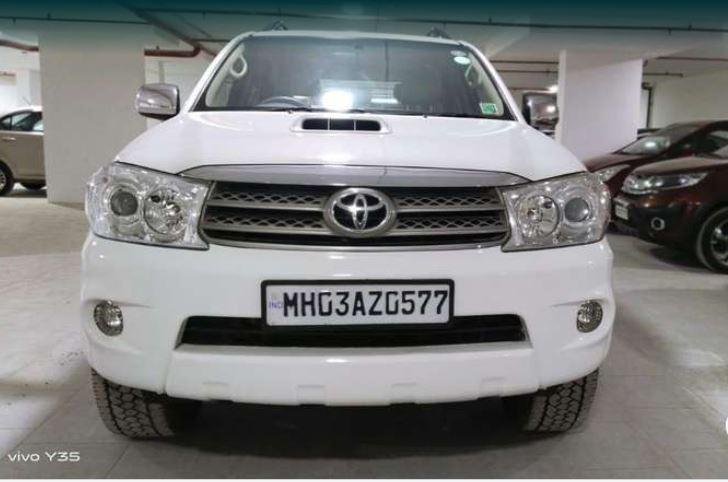 Toyota Fortuner 3.0 4X4 MT 2010