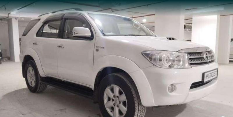 Toyota Fortuner 3.0 4X4 MT 2010