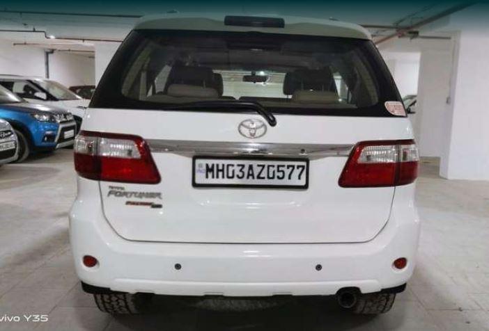 Toyota Fortuner 3.0 4X4 MT 2010