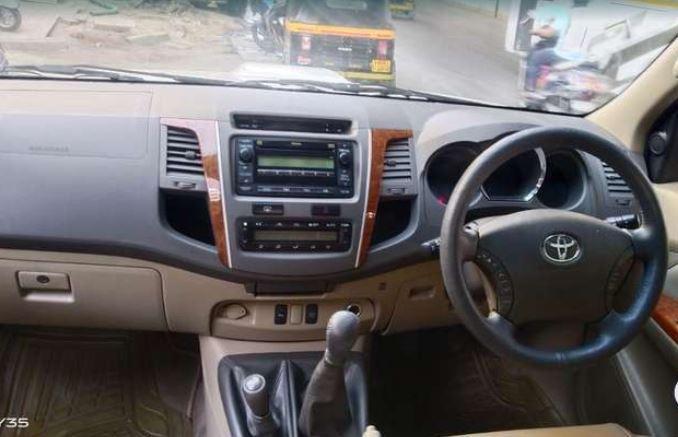 Toyota Fortuner 3.0 4X4 MT 2010