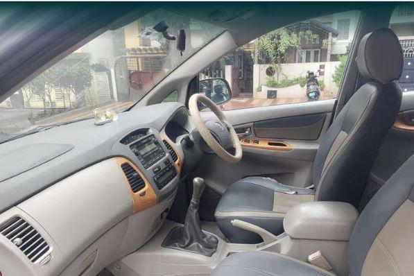 Toyota Innova 2.5 V 7 STR 2011