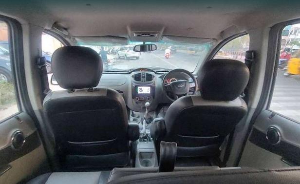 Mahindra NuvoSport N6 AMT 2016