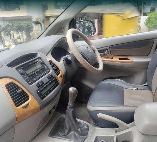 Toyota Innova 2.5 V 7 STR 2011