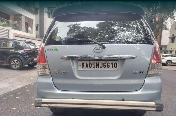 Toyota Innova 2.5 V 7 STR 2011