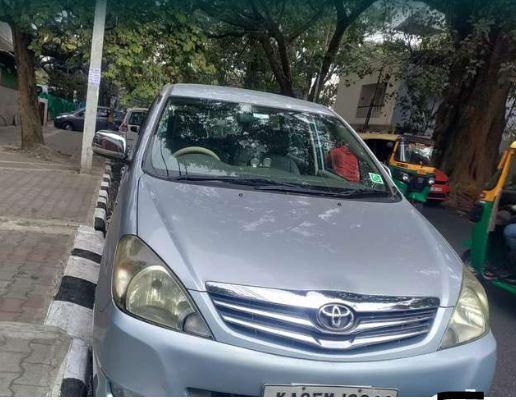 Toyota Innova 2.5 V 7 STR 2011