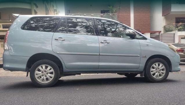 Toyota Innova 2.5 V 7 STR 2011