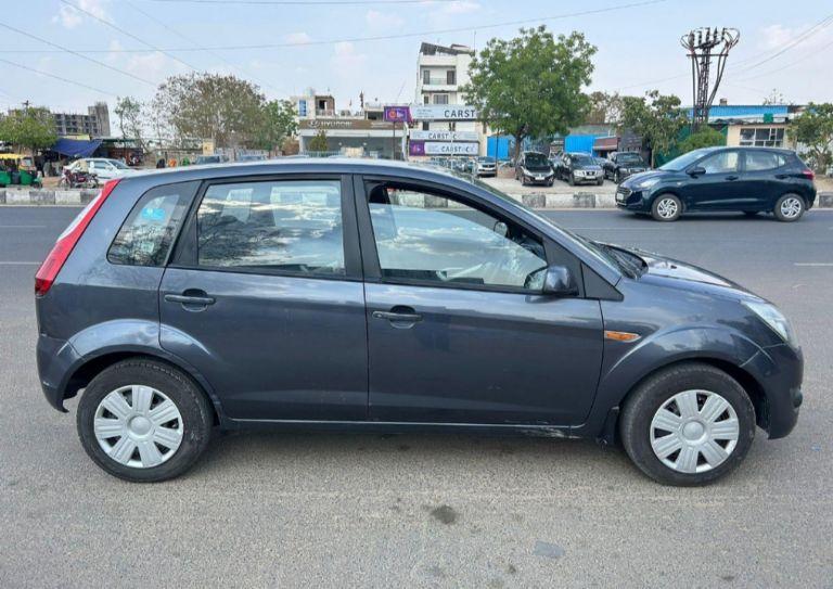 Ford Figo 1.2P TITANIUM MT 2010