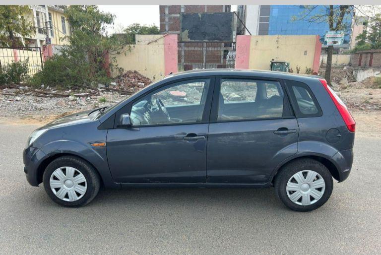 Ford Figo 1.2P TITANIUM MT 2010