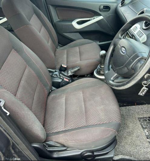 Ford Figo 1.2P TITANIUM MT 2010